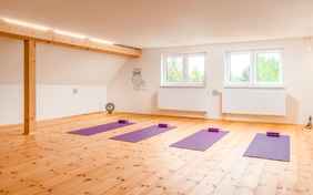 Ein Blick in den Yoga-Raum